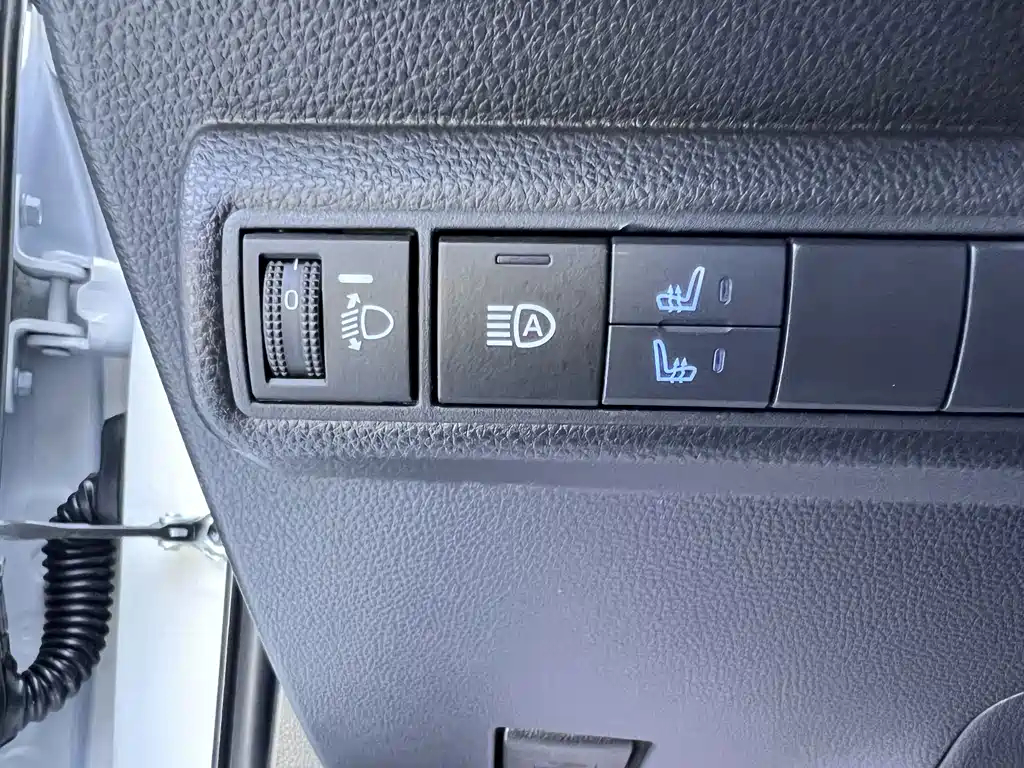 Toyota Corolla — фото 9