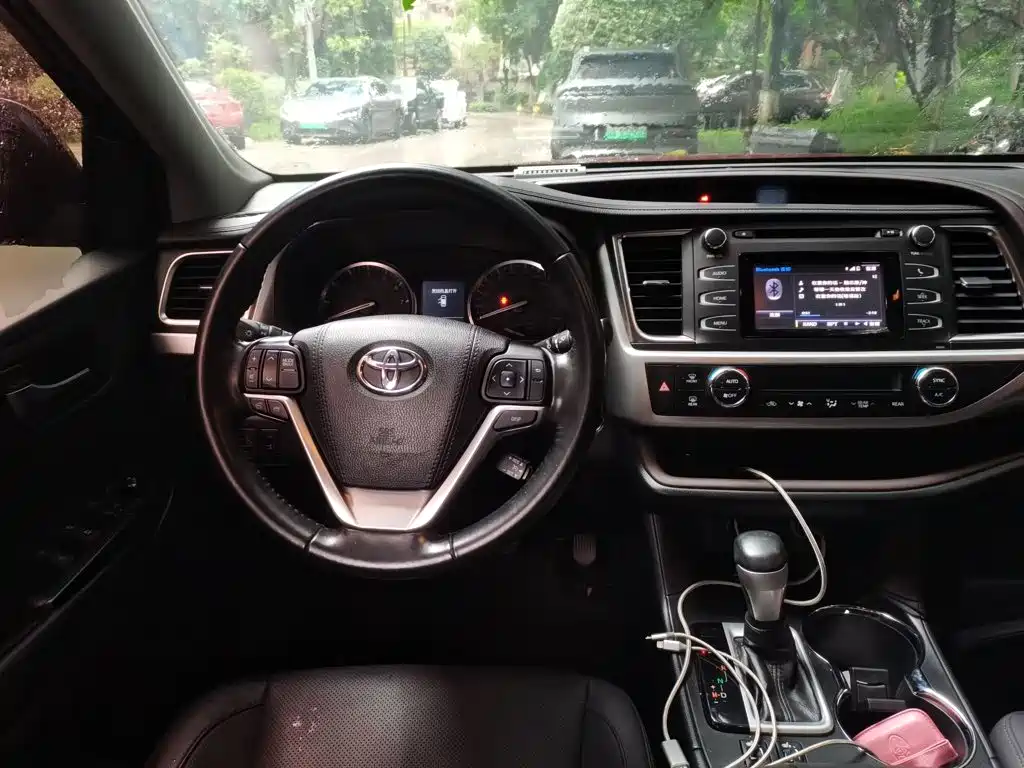 Toyota Highlander — фото 11