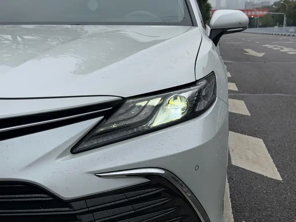 Toyota Camry — фото 4