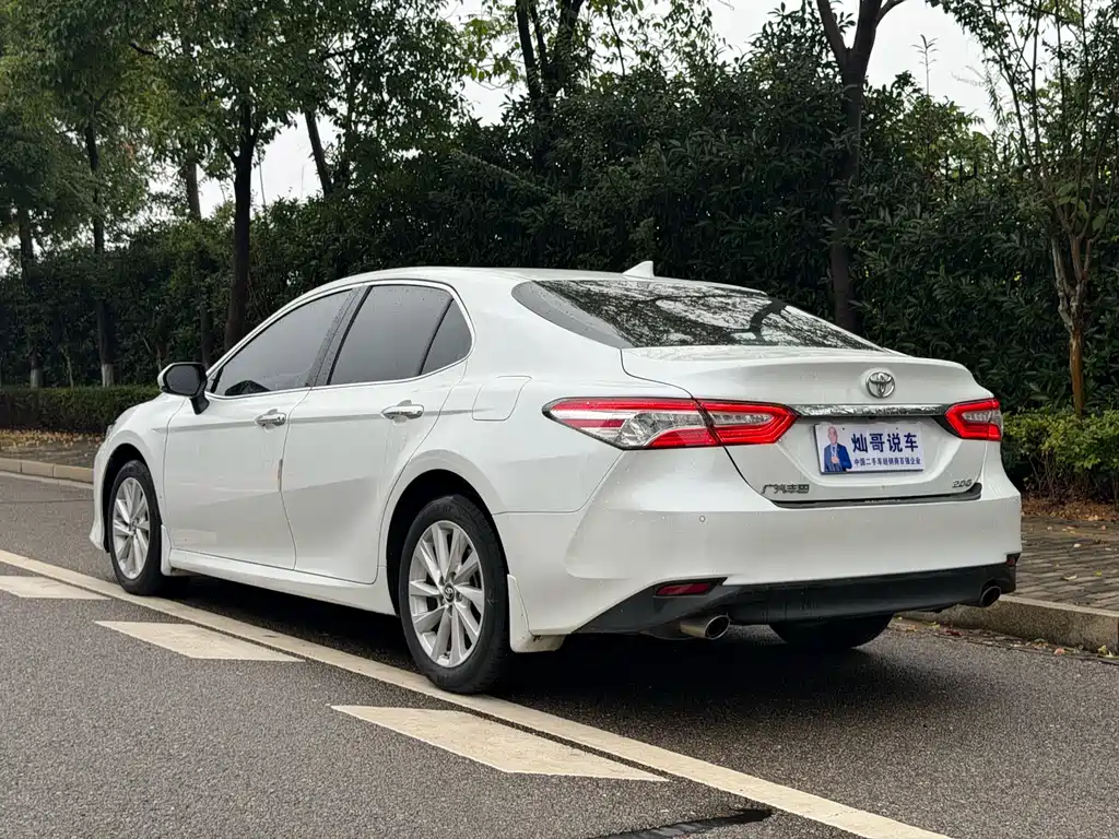 Toyota Camry — фото 6