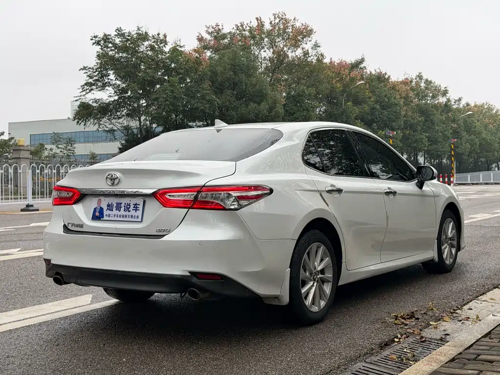 Toyota Camry — фото 8