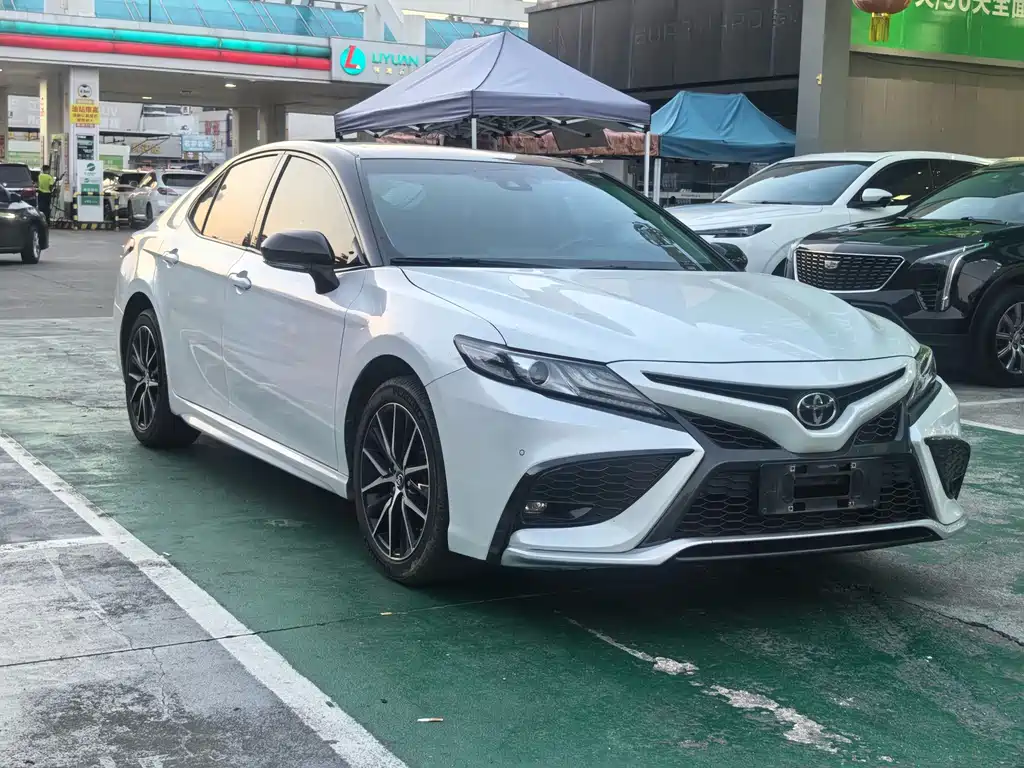 Toyota Camry — фото 3