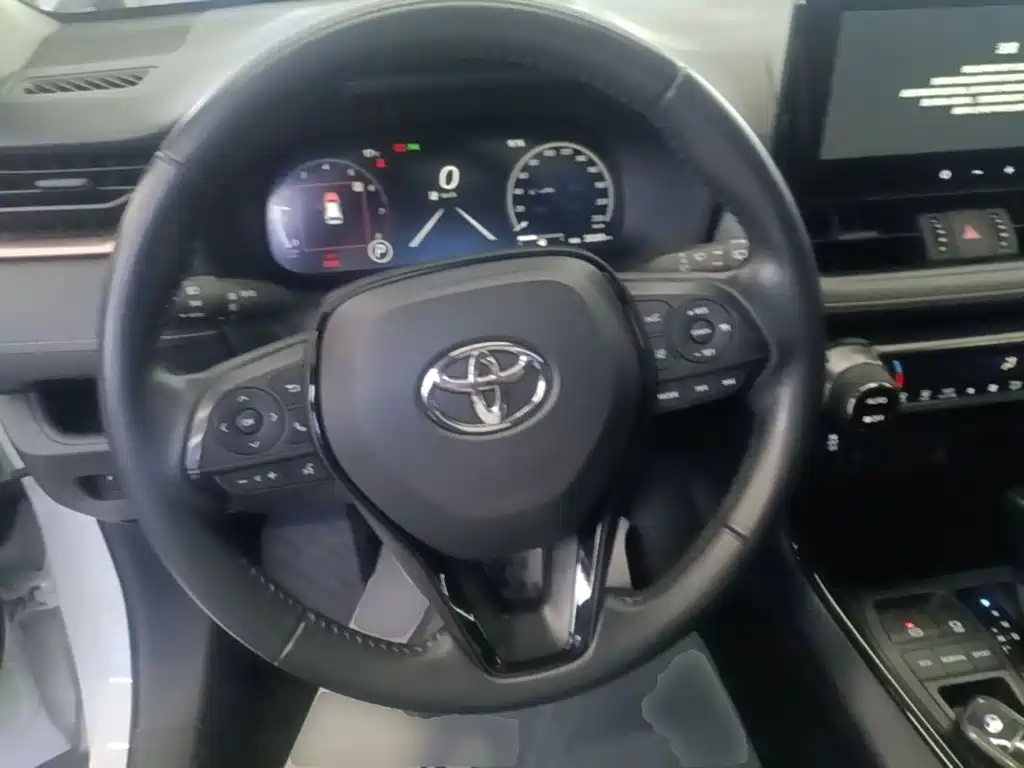 Toyota Wildlander — фото 11