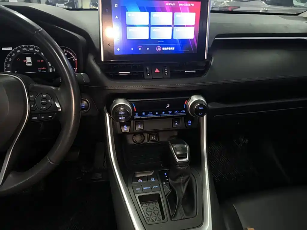 Toyota RAV4 — фото 13