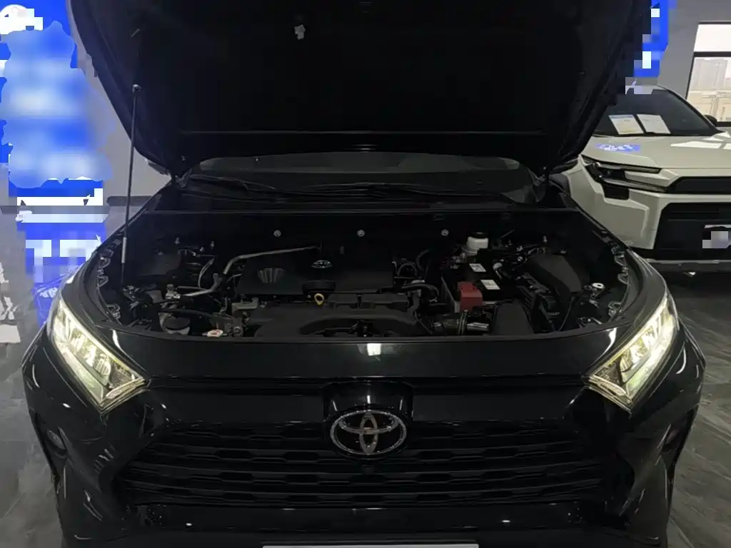 Toyota RAV4 — фото 20