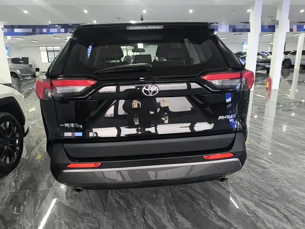 Toyota RAV4 — фото 6