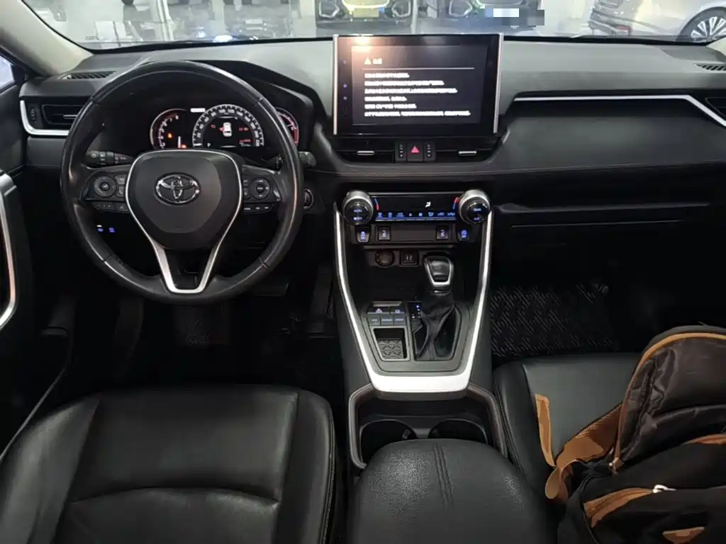Toyota RAV4 — фото 10