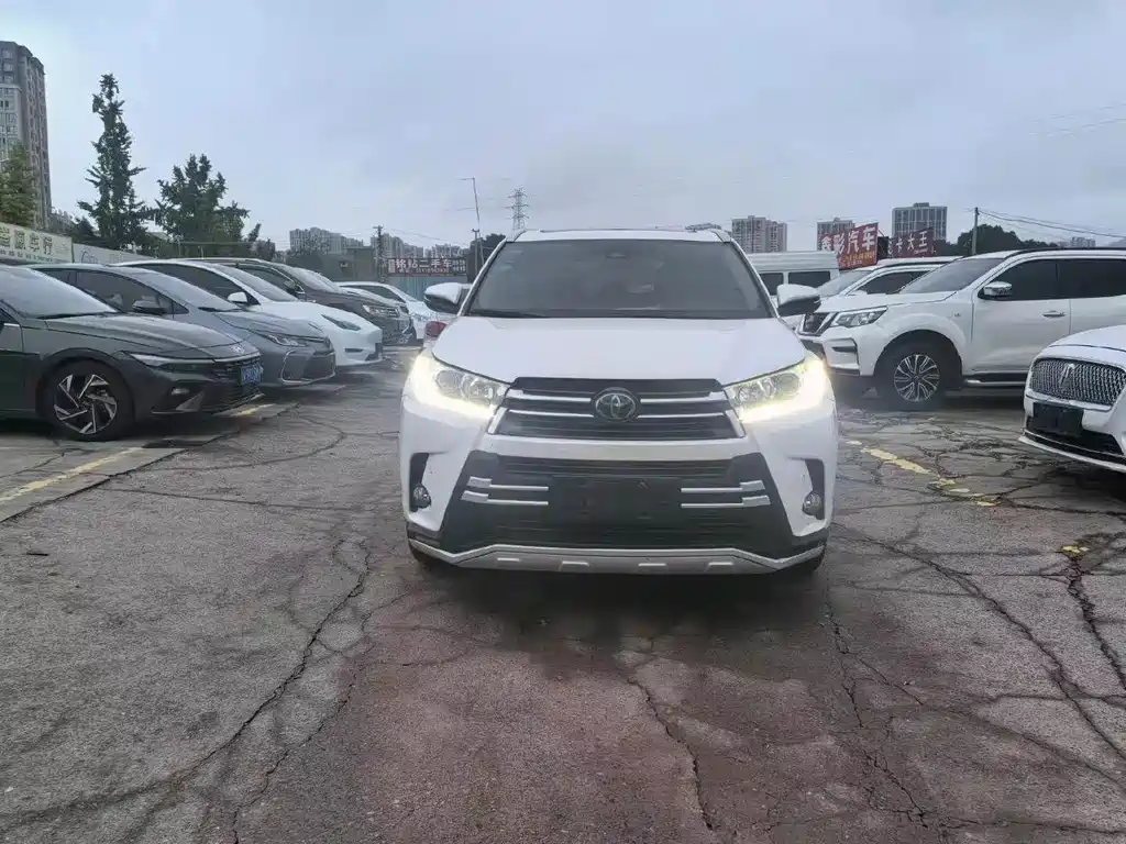 Toyota Highlander — фото 2