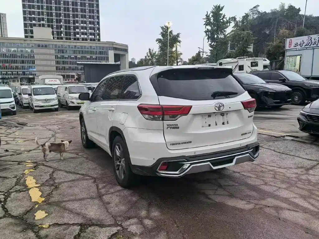 Toyota Highlander — фото 7