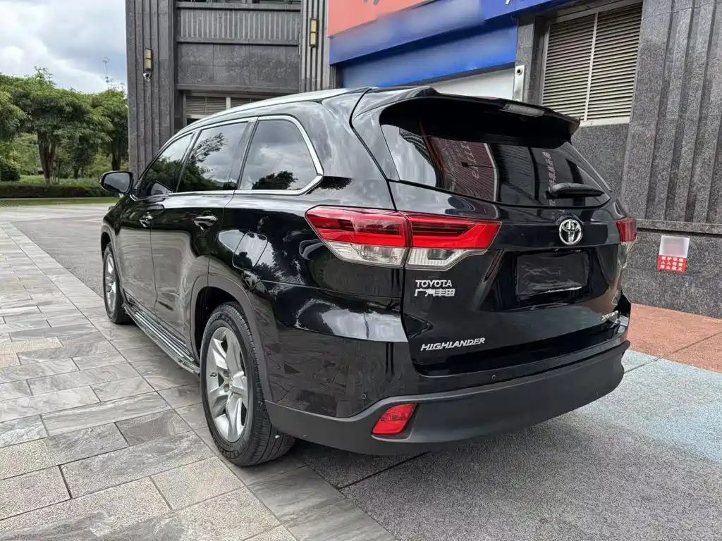 Toyota Highlander — фото 5