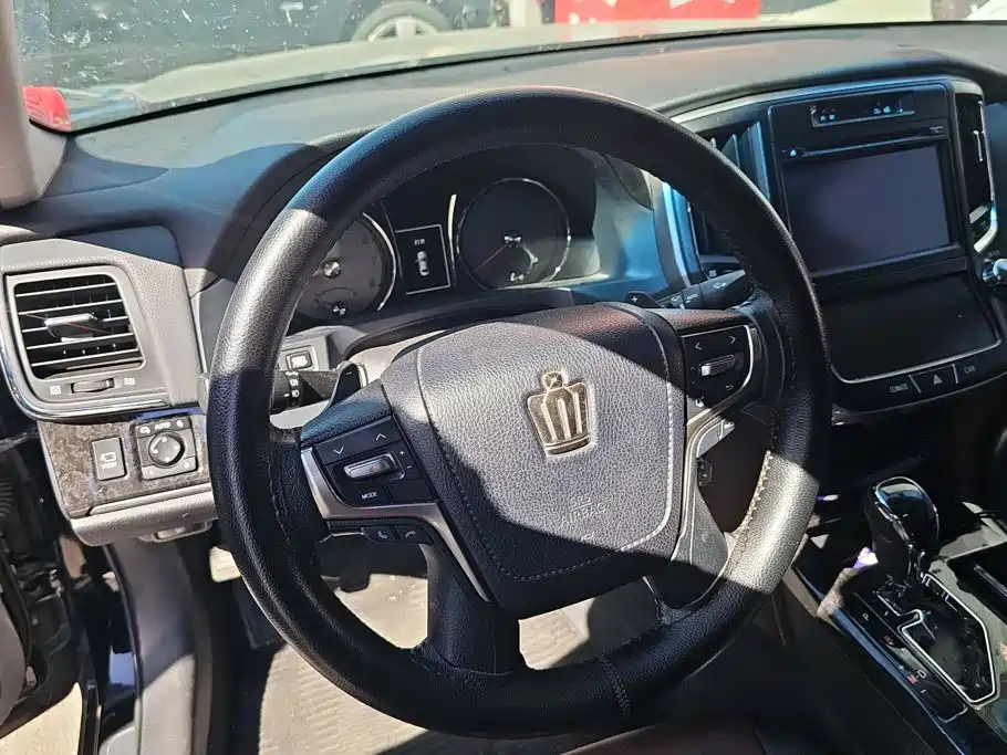 Toyota Crown — фото 10