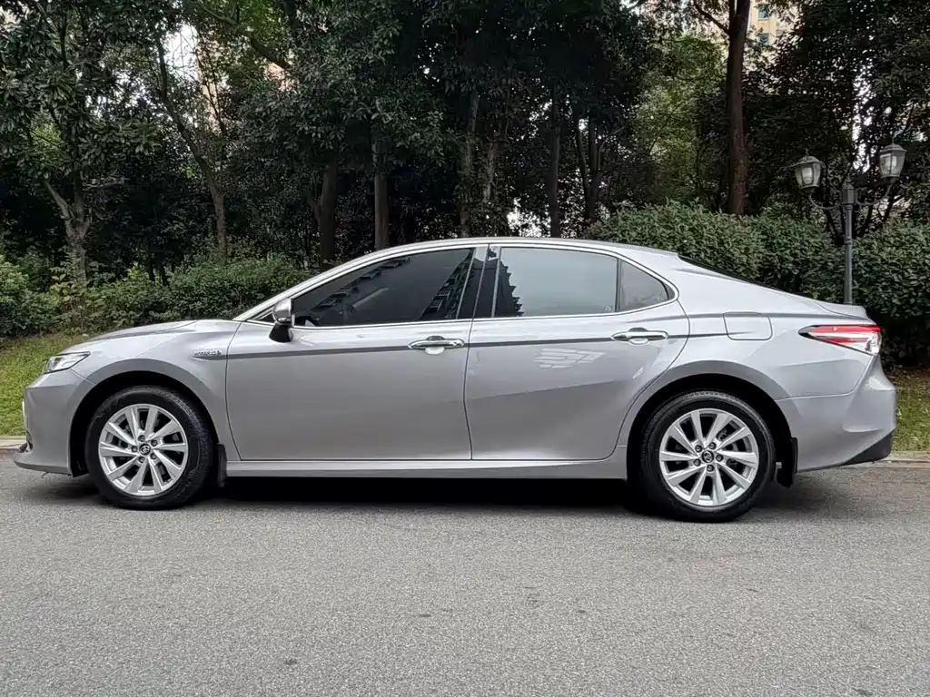 Toyota Camry — фото 3