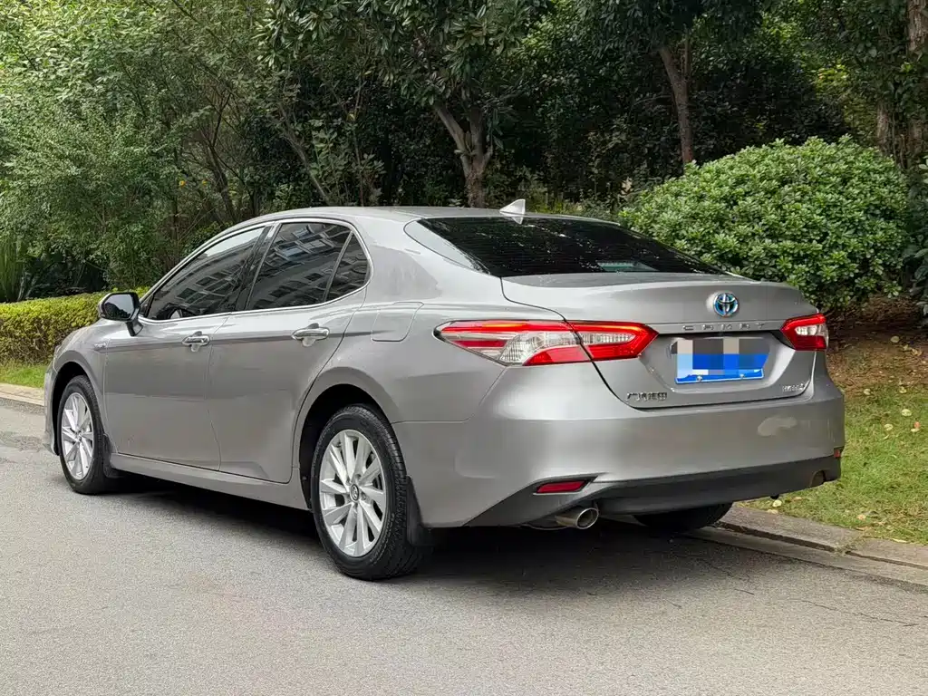 Toyota Camry — фото 4