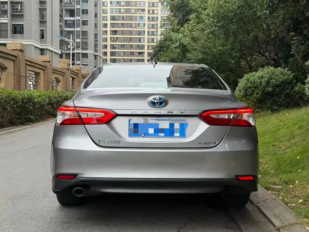 Toyota Camry — фото 5