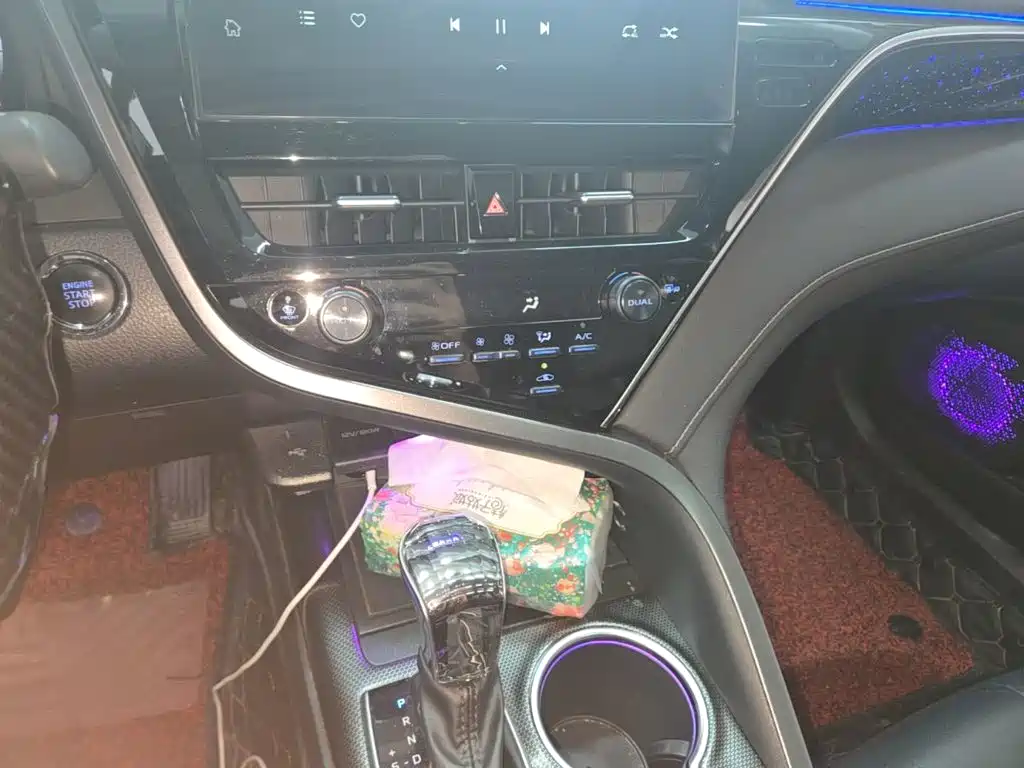 Toyota Camry — фото 9