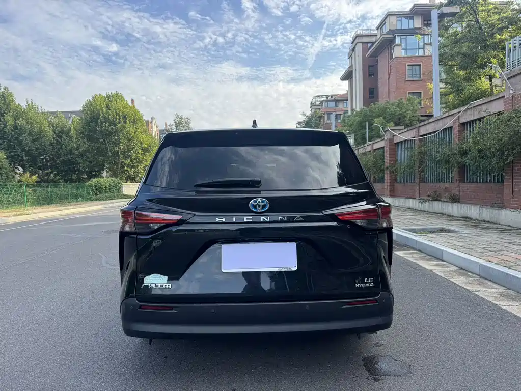 Toyota Sienna — фото 8