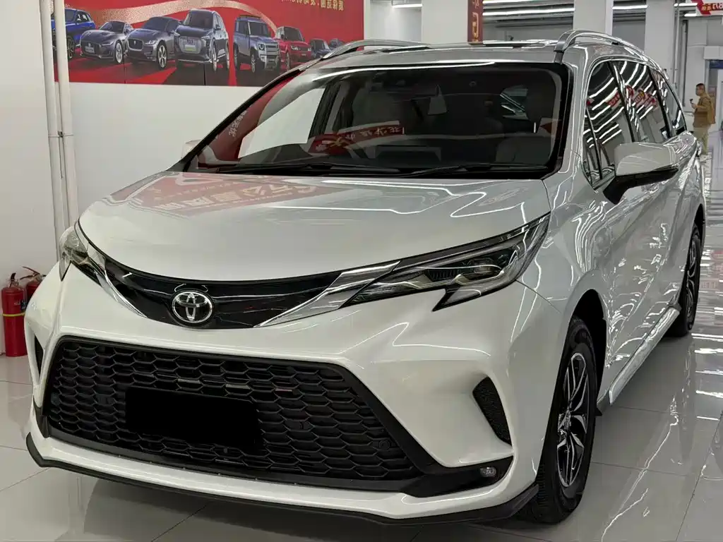 Toyota Granvia — фото 3