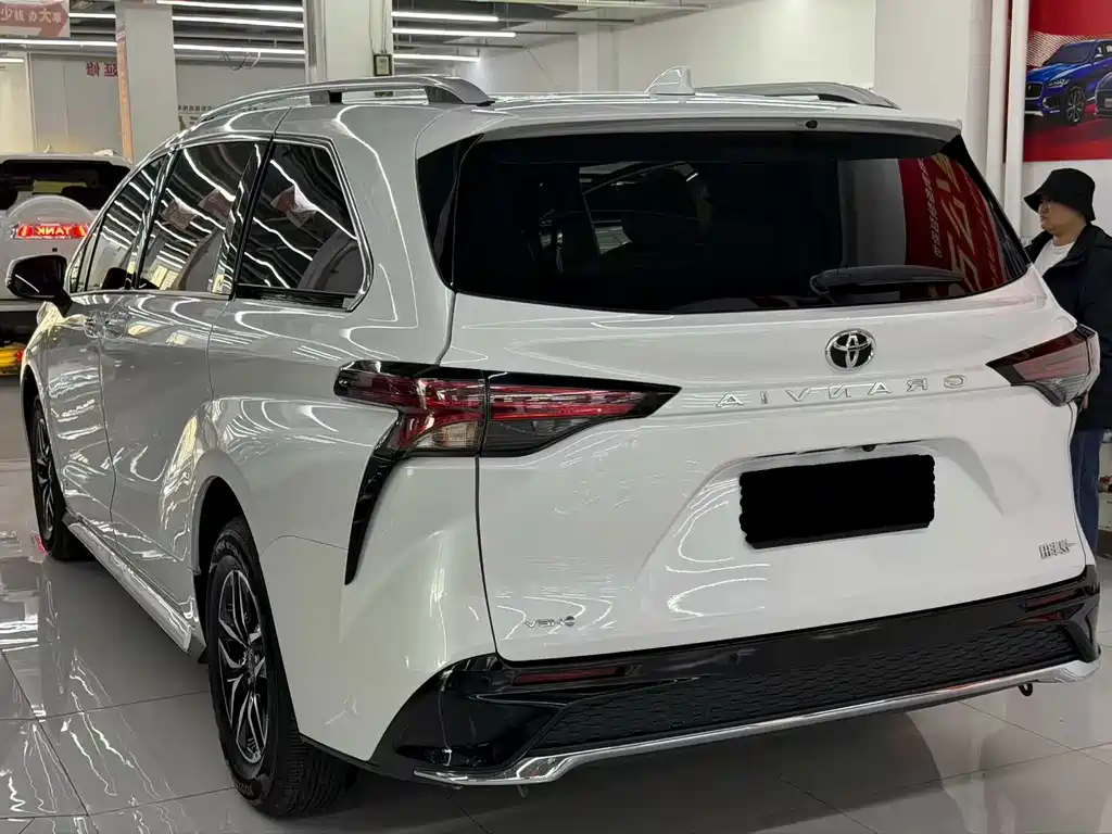 Toyota Granvia — фото 9
