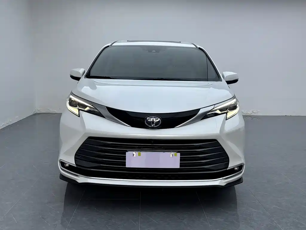 Toyota Sienna — фото 2