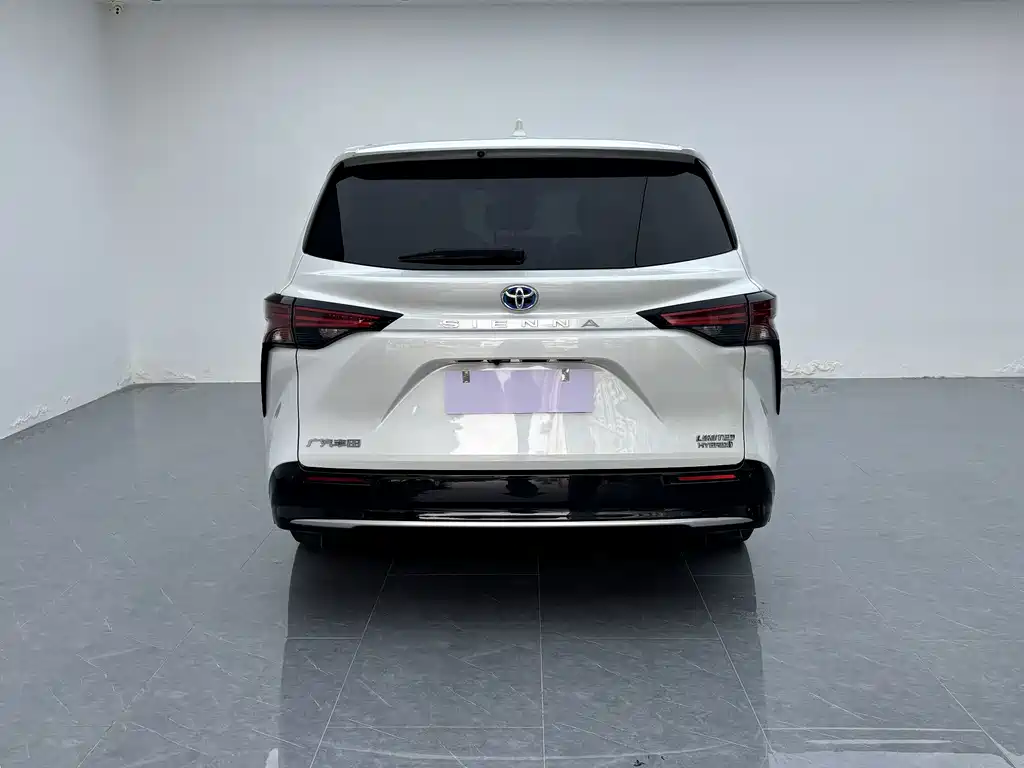 Toyota Sienna — фото 4
