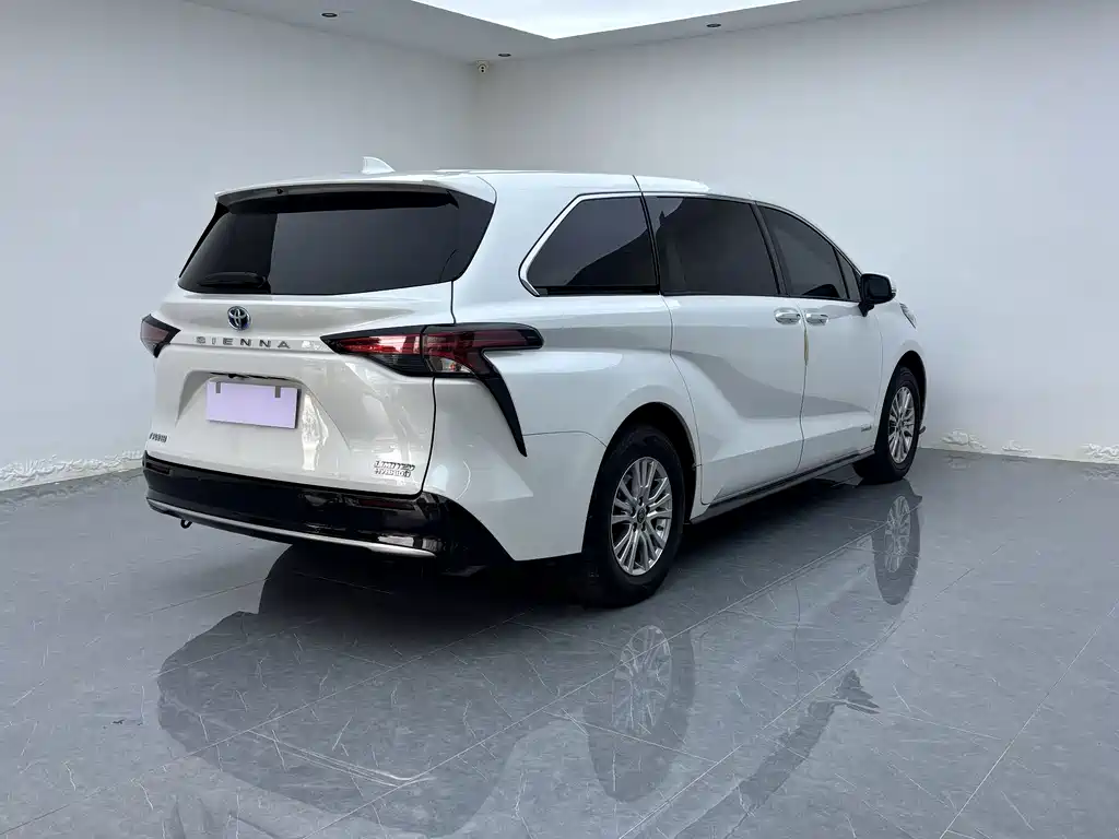 Toyota Sienna — фото 5
