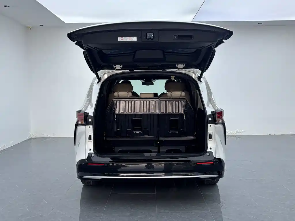 Toyota Sienna — фото 6