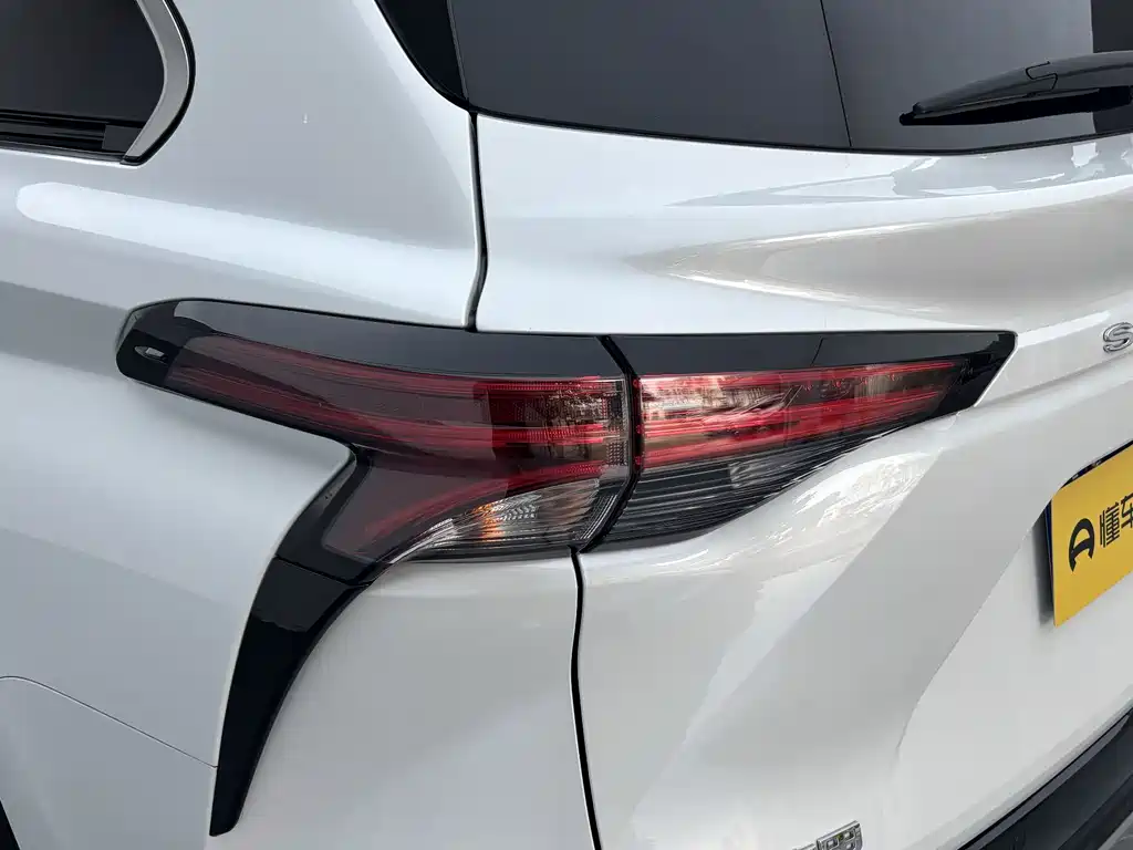 Toyota Sienna — фото 8
