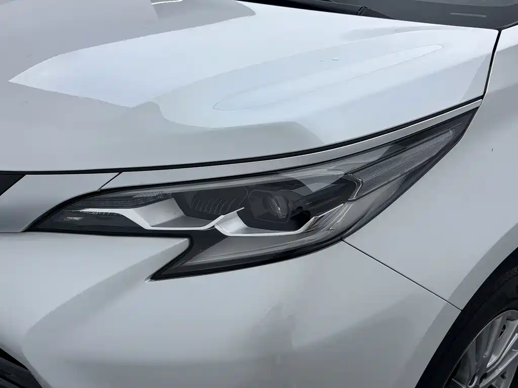 Toyota Sienna — фото 9