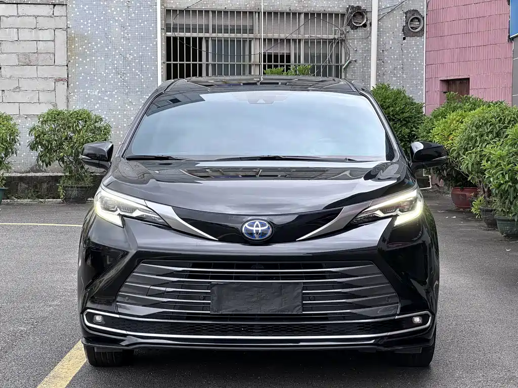 Toyota Sienna — фото 2