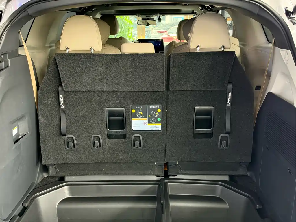 Toyota Sienna — фото 8