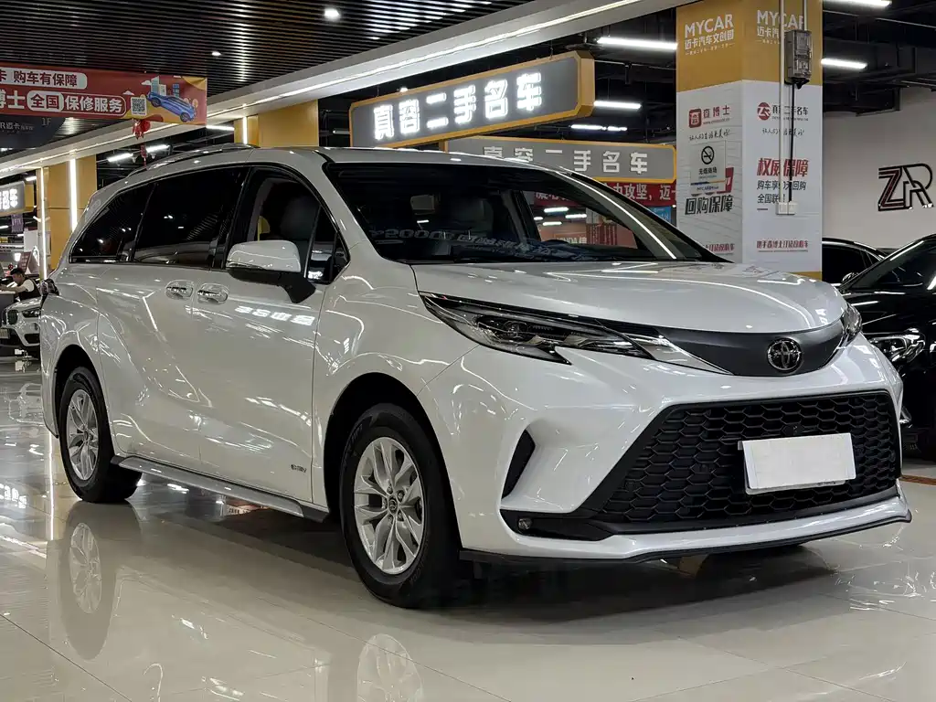 Toyota Granvia — фото 11