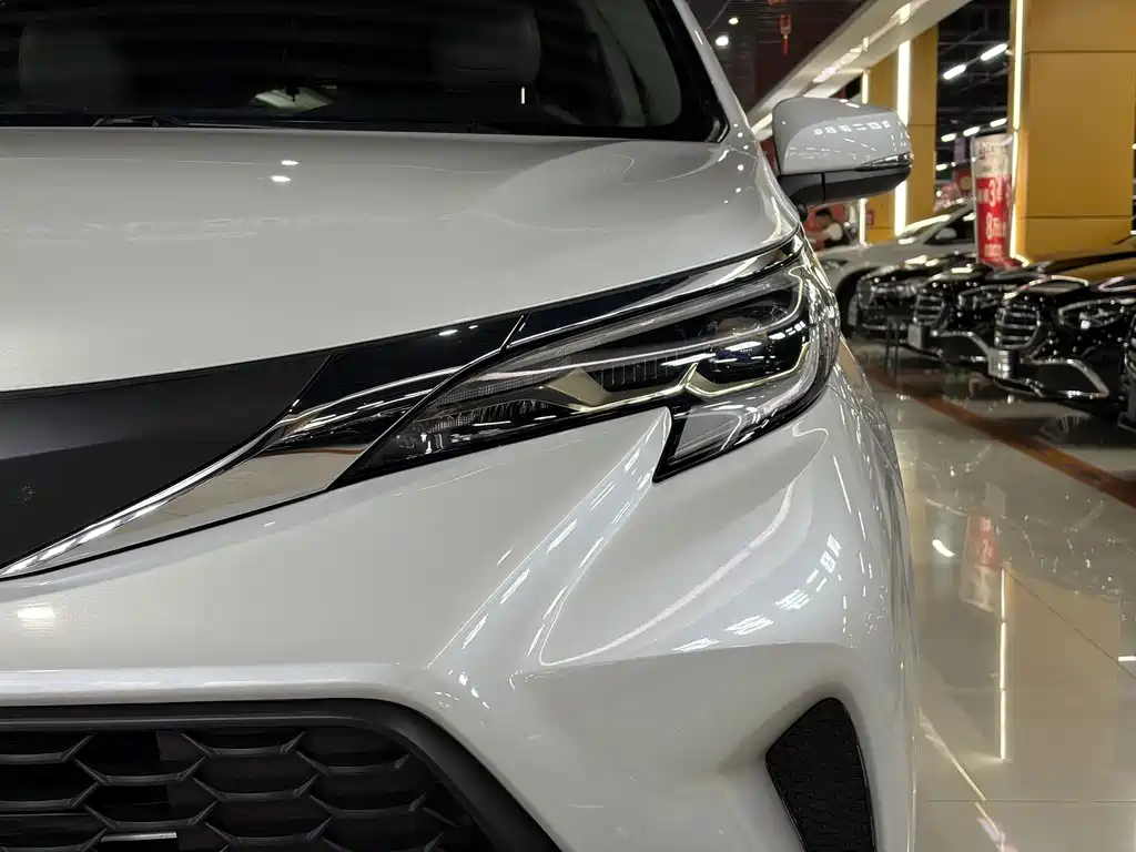 Toyota Granvia — фото 16
