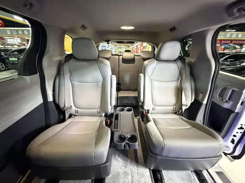 Toyota Granvia — фото 5
