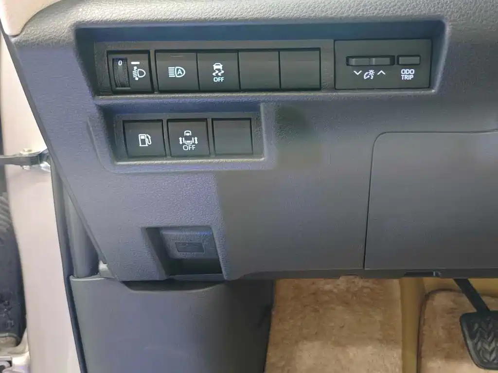 Toyota Sienna — фото 19
