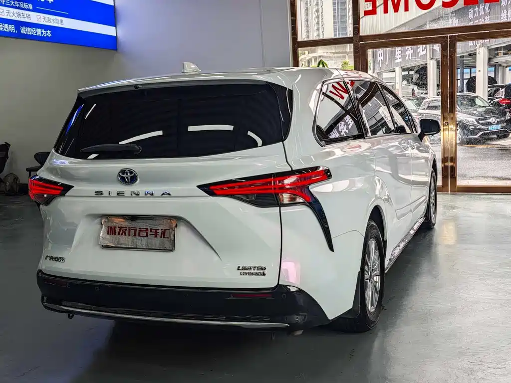 Toyota Sienna — фото 22
