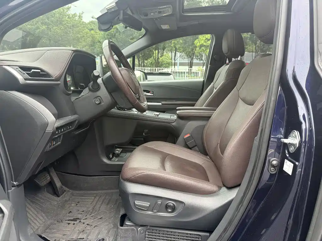 Toyota Sienna — фото 14