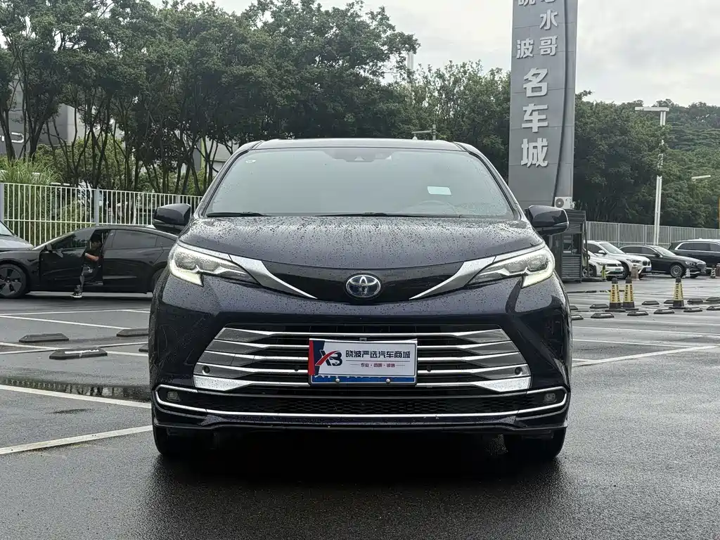 Toyota Sienna — фото 5