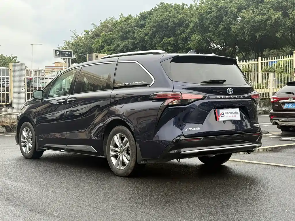 Toyota Sienna — фото 7