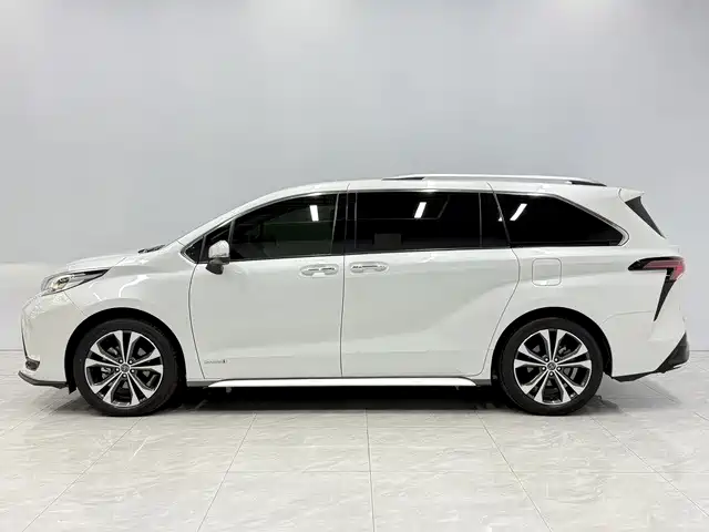Toyota Granvia — фото 2