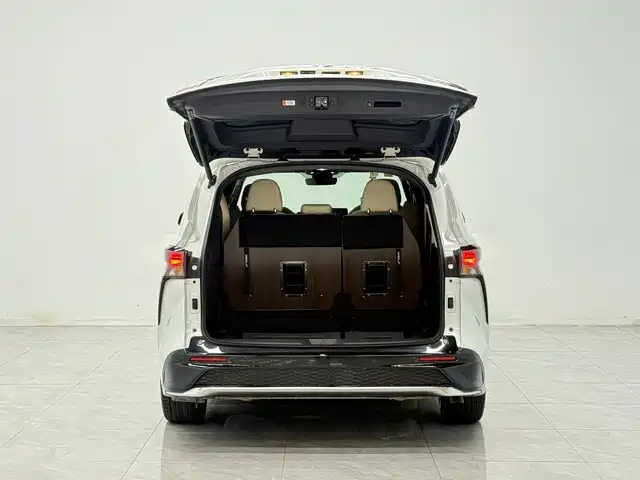 Toyota Granvia — фото 11