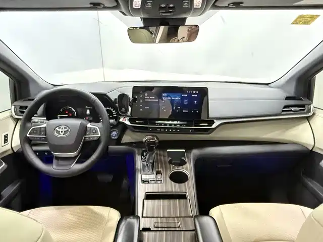Toyota Granvia — фото 4
