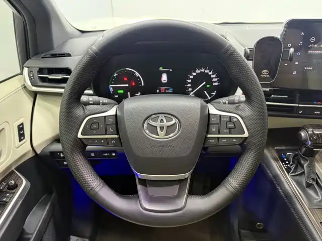 Toyota Granvia — фото 5