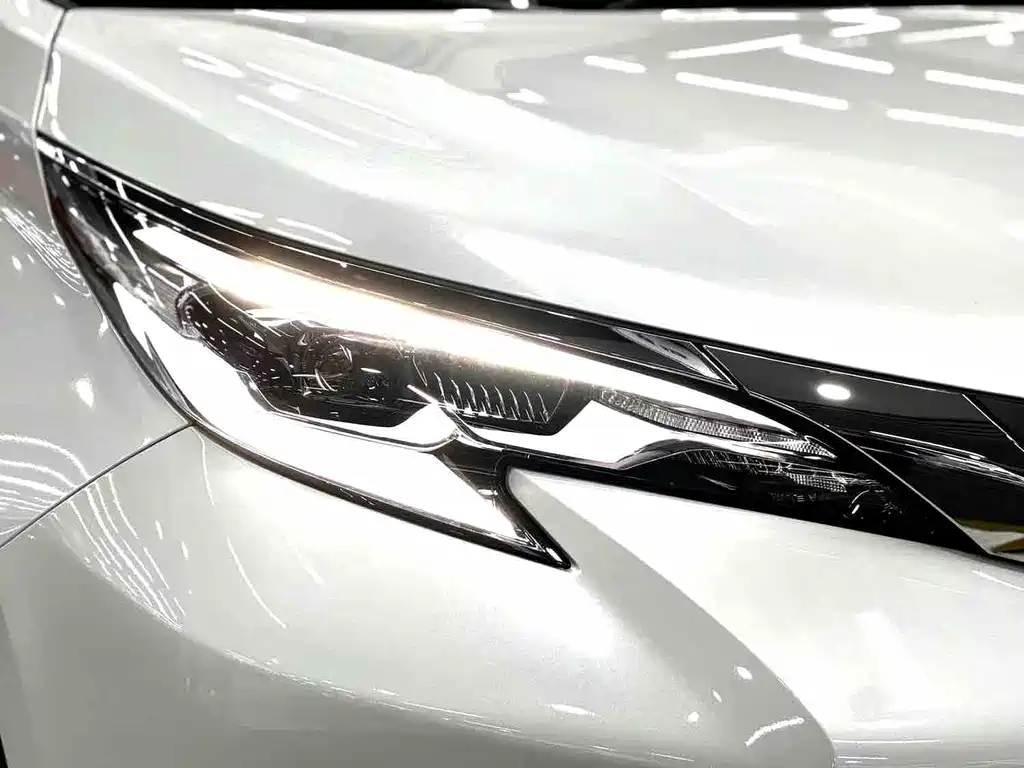 Toyota Sienna — фото 17