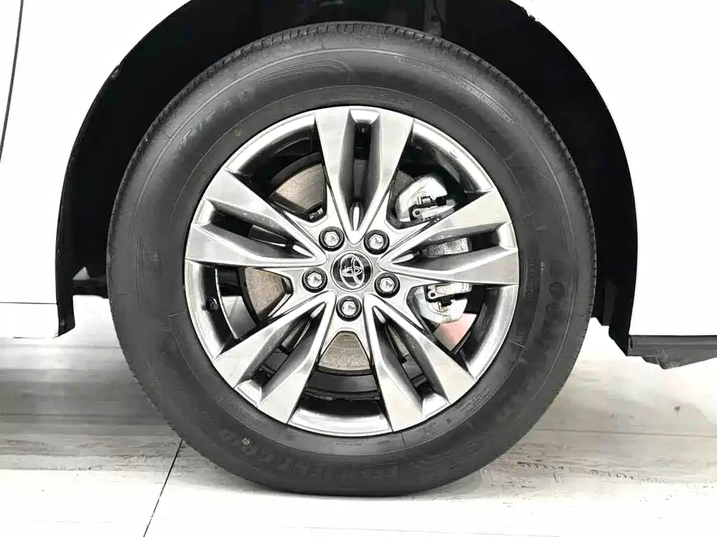 Toyota Sienna — фото 19