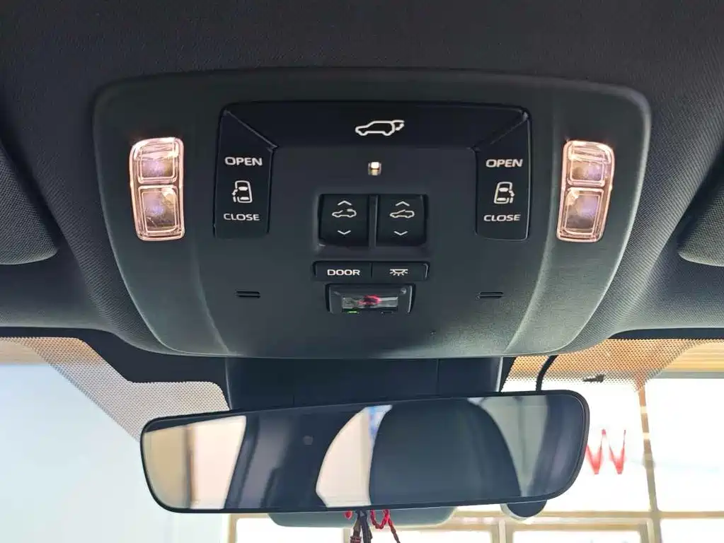 Toyota Sienna — фото 18