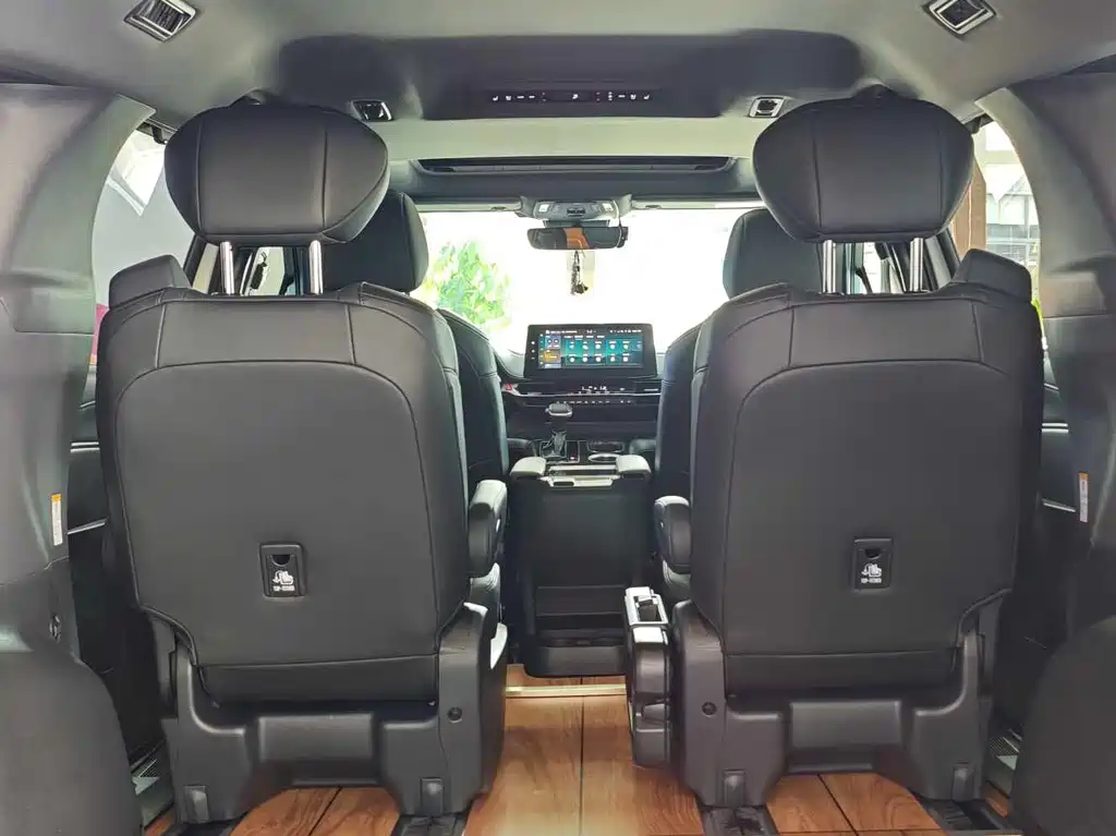 Toyota Sienna — фото 23