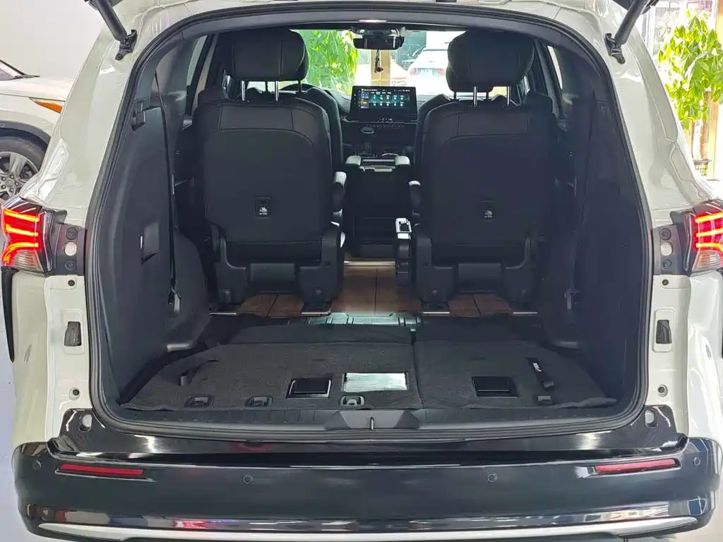 Toyota Sienna — фото 24