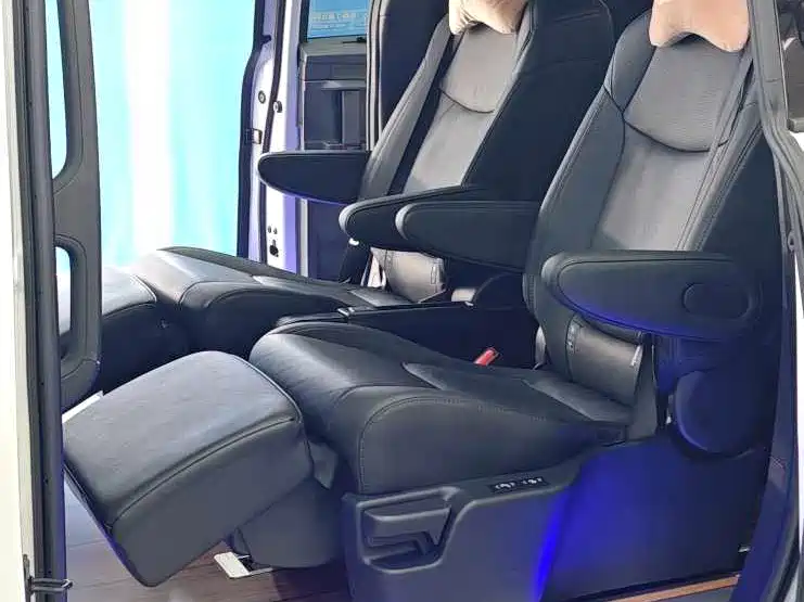 Toyota Sienna — фото 6