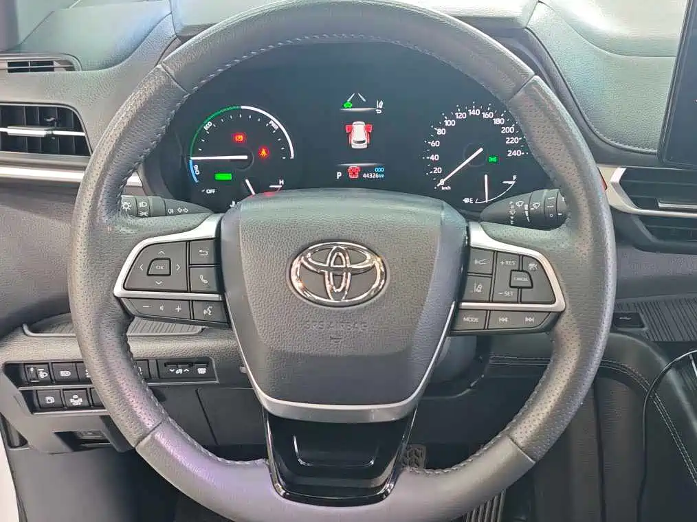 Toyota Sienna — фото 10