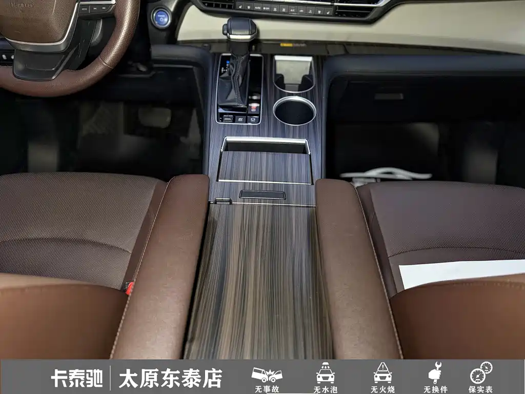 Toyota Granvia — фото 13